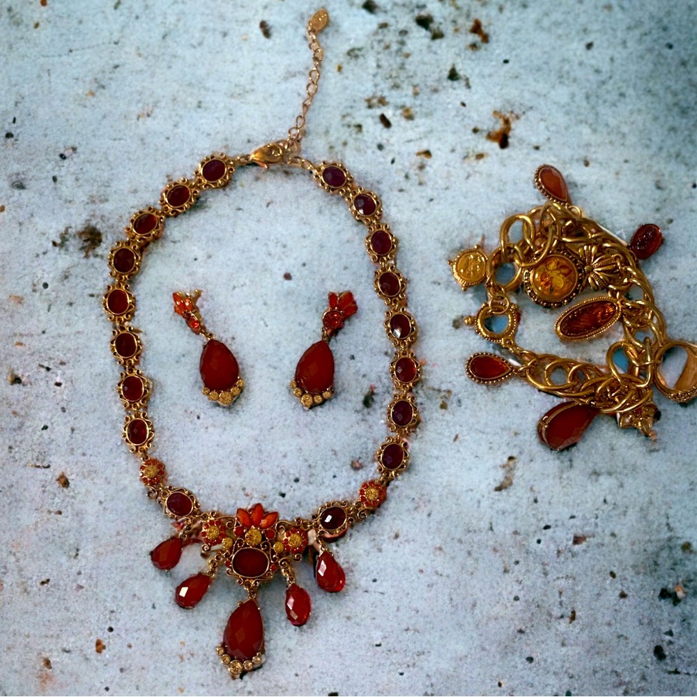 Rose gold necklace, earrings and bracelet